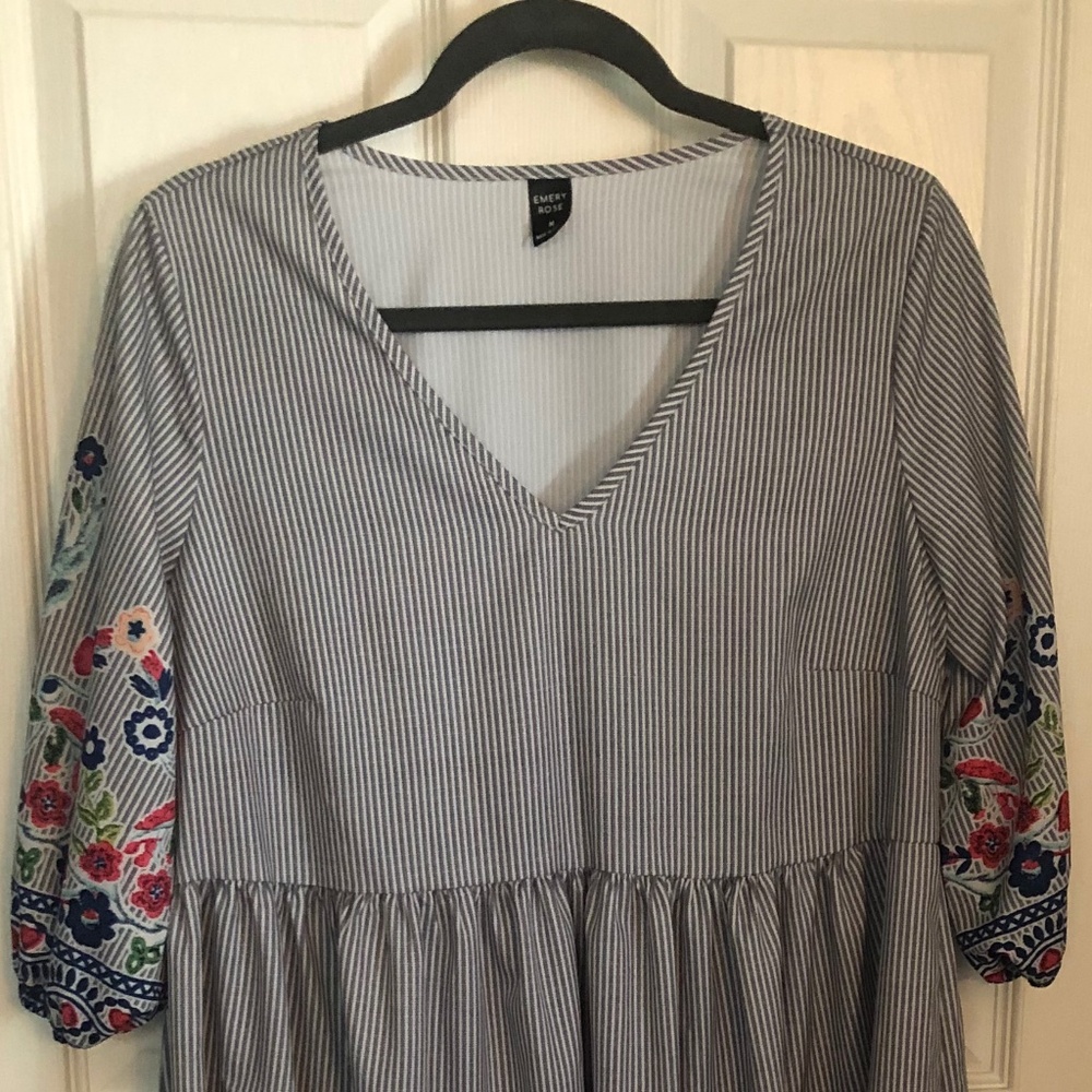Emery Rose 3/4 mild puff sleeve dress